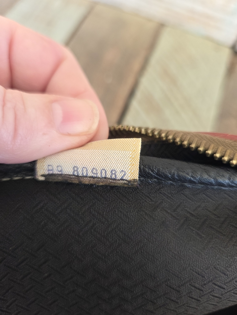 Dooney & Bourke Crossbody. - Picture 9 of 15